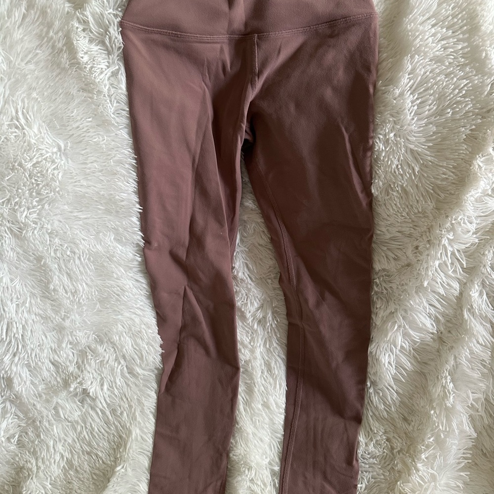 *** SOLD*** Alo yoga leggings - Picture 3 of 5